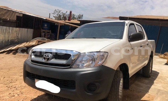 Sayi Na hannu Toyota Hilux Blanc Mota in Kigali a Rwanda Sayi Na hannu Toyota Hilux Blanc Mota in Kigali a Rwanda