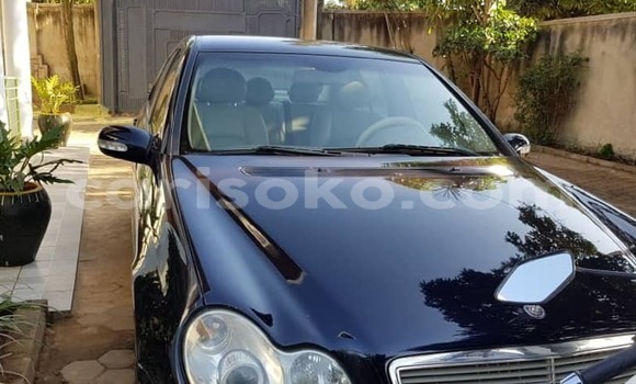 Sayi Na hannu Mercedes-Benz C–Class Bleu Mota in Kigali a Rwanda Sayi Na hannu Mercedes-Benz C–Class Bleu Mota in Kigali a Rwanda