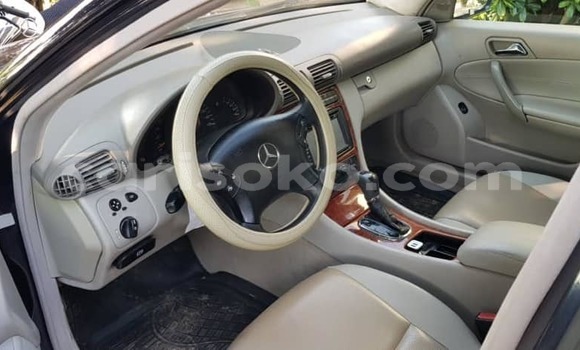 Sayi Na hannu Mercedes-Benz C–Class Bleu Mota in Kigali a Rwanda Sayi Na hannu Mercedes-Benz C–Class Bleu Mota in Kigali a Rwanda