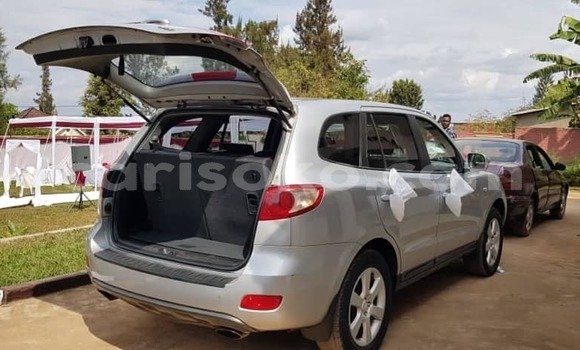 Sayi Na hannu Hyundai Santa Fe Gris Mota in Kigali a Rwanda Sayi Na hannu Hyundai Santa Fe Gris Mota in Kigali a Rwanda