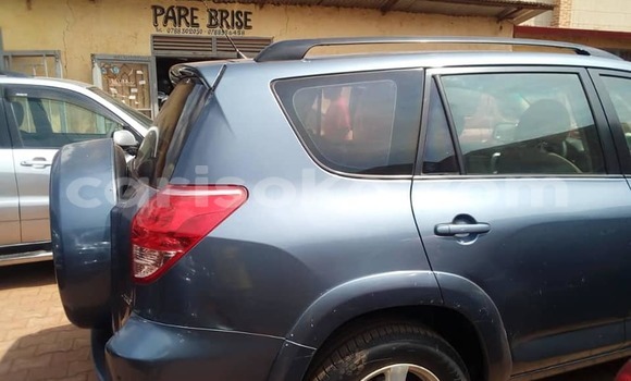 Sayi Na hannu Toyota RAV4 Bleu Mota in Kigali a Rwanda Sayi Na hannu Toyota RAV4 Bleu Mota in Kigali a Rwanda