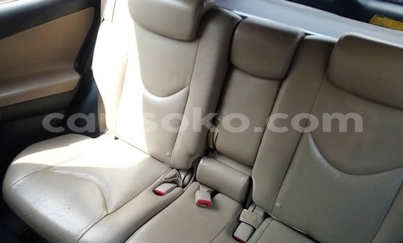 Sayi Na hannu Toyota RAV4 Bleu Mota in Kigali a Rwanda Sayi Na hannu Toyota RAV4 Bleu Mota in Kigali a Rwanda