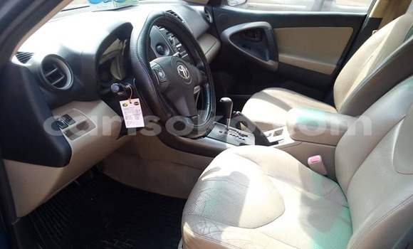 Sayi Na hannu Toyota RAV4 Bleu Mota in Kigali a Rwanda Sayi Na hannu Toyota RAV4 Bleu Mota in Kigali a Rwanda