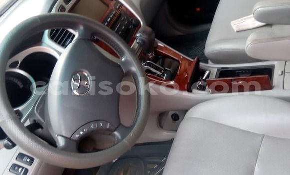 Acheter Occasion Voiture Toyota Highlander Bleu à Kigali, Rwanda Acheter Occasion Voiture Toyota Highlander Bleu à Kigali, Rwanda