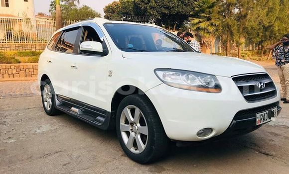 Buy Used Hyundai Santa Fe White Car in Kigali in Rwanda Buy Used Hyundai Santa Fe White Car in Kigali in Rwanda