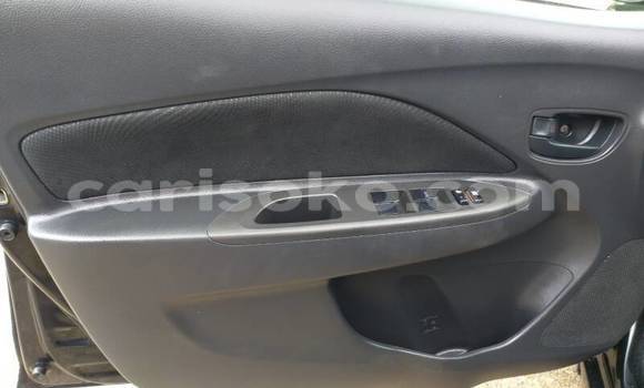 Sayi Na hannu Toyota Yaris Beige Mota in Kigali a Rwanda Sayi Na hannu Toyota Yaris Beige Mota in Kigali a Rwanda