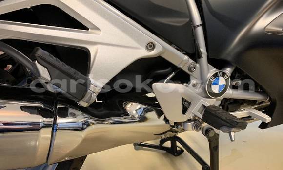 Sayi Sabo BMW K 1600 Blanc Motsi in Kigali a Rwanda Sayi Sabo BMW K 1600 Blanc Motsi in Kigali a Rwanda