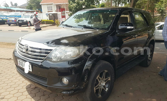 اشتري مستعمل Toyota Fortuner Noir سيارة في Kigali في Rwanda اشتري مستعمل Toyota Fortuner Noir سيارة في Kigali في Rwanda