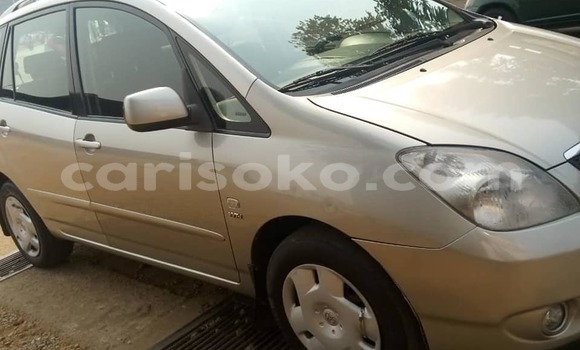 اشتري مستعمل Toyota Corolla Verso Marron سيارة في Kigali في Rwanda اشتري مستعمل Toyota Corolla Verso Marron سيارة في Kigali في Rwanda