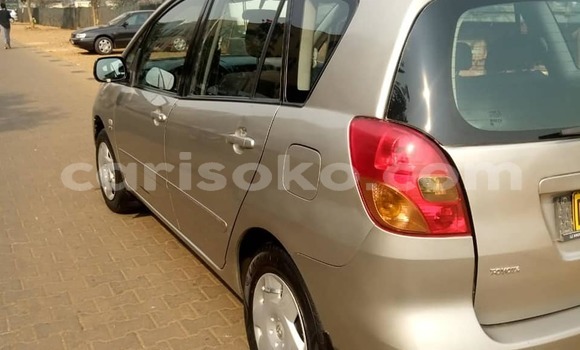 اشتري مستعمل Toyota Corolla Verso Marron سيارة في Kigali في Rwanda اشتري مستعمل Toyota Corolla Verso Marron سيارة في Kigali في Rwanda