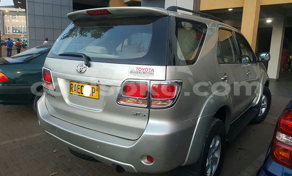 اشتري مستعمل Toyota Fortuner Gris سيارة في Kigali في Rwanda اشتري مستعمل Toyota Fortuner Gris سيارة في Kigali في Rwanda