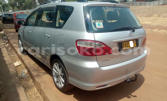 اشتري مستعمل Toyota Avensis Verso Gris سيارة في Kigali في Rwanda اشتري مستعمل Toyota Avensis Verso Gris سيارة في Kigali في Rwanda