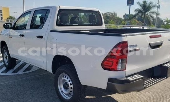 Buy Used Toyota Hilux White Car in Gicumbi in Rwanda Buy Used Toyota Hilux White Car in Gicumbi in Rwanda