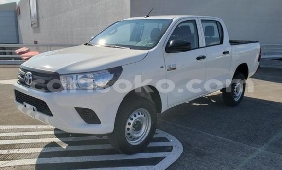 Buy Used Toyota Hilux White Car in Gicumbi in Rwanda Buy Used Toyota Hilux White Car in Gicumbi in Rwanda