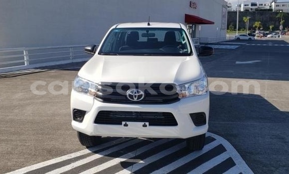 Buy Used Toyota Hilux White Car in Gicumbi in Rwanda Buy Used Toyota Hilux White Car in Gicumbi in Rwanda