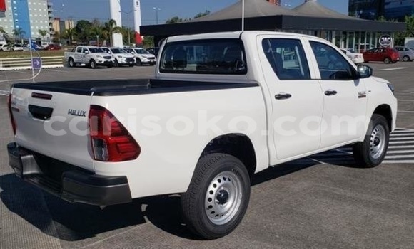 Buy Used Toyota Hilux White Car in Gicumbi in Rwanda Buy Used Toyota Hilux White Car in Gicumbi in Rwanda