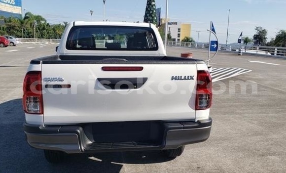 Buy Used Toyota Hilux White Car in Gicumbi in Rwanda Buy Used Toyota Hilux White Car in Gicumbi in Rwanda