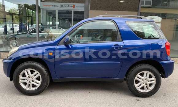 Acheter Occasion Voiture Toyota RAV4 Bleu à Gicumbi, Rwanda Acheter Occasion Voiture Toyota RAV4 Bleu à Gicumbi, Rwanda