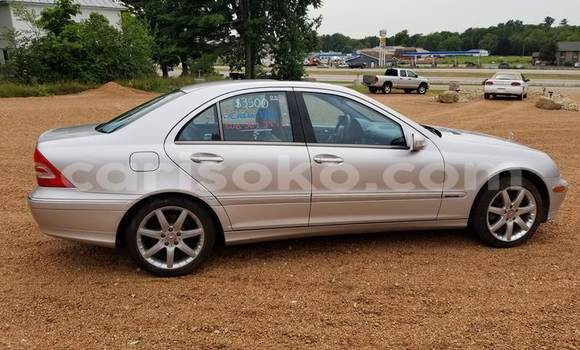 اشتري Imported Mercedes-Benz C–Class Marron سيارة في Kigali في Rwanda اشتري Imported Mercedes-Benz C–Class Marron سيارة في Kigali في Rwanda