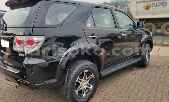 اشتري مستعمل Toyota Fortuner Noir سيارة في Kigali في Rwanda اشتري مستعمل Toyota Fortuner Noir سيارة في Kigali في Rwanda