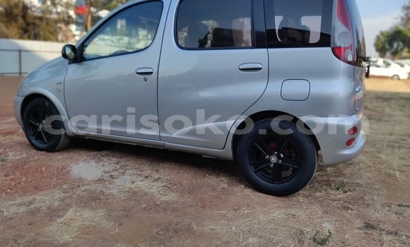 اشتري مستعمل Toyota Yaris Gris سيارة في Kigali في Rwanda اشتري مستعمل Toyota Yaris Gris سيارة في Kigali في Rwanda