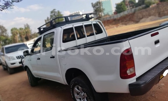 اشتري مستعمل Toyota Hilux Blanc سيارة في Kigali في Rwanda اشتري مستعمل Toyota Hilux Blanc سيارة في Kigali في Rwanda