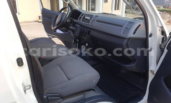اشتري مستعمل Toyota Hiace Blanc سيارة في Kigali في Rwanda اشتري مستعمل Toyota Hiace Blanc سيارة في Kigali في Rwanda