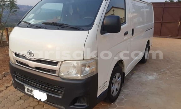 اشتري مستعمل Toyota Hiace Blanc سيارة في Kigali في Rwanda اشتري مستعمل Toyota Hiace Blanc سيارة في Kigali في Rwanda