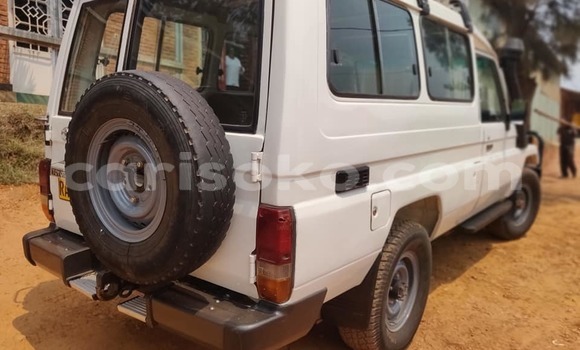اشتري مستعمل Toyota Land Cruiser Blanc سيارة في Kigali في Rwanda اشتري مستعمل Toyota Land Cruiser Blanc سيارة في Kigali في Rwanda