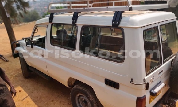 اشتري مستعمل Toyota Land Cruiser Blanc سيارة في Kigali في Rwanda اشتري مستعمل Toyota Land Cruiser Blanc سيارة في Kigali في Rwanda
