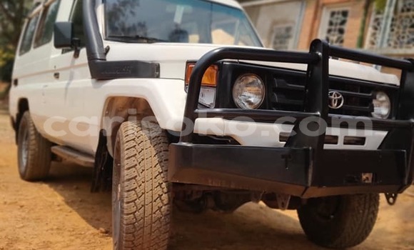 اشتري مستعمل Toyota Land Cruiser Blanc سيارة في Kigali في Rwanda اشتري مستعمل Toyota Land Cruiser Blanc سيارة في Kigali في Rwanda
