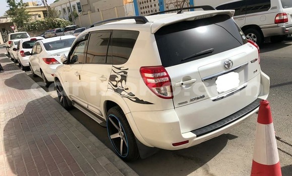 اشتري مستعمل Toyota RAV4 Blanc سيارة في Kigali في Rwanda اشتري مستعمل Toyota RAV4 Blanc سيارة في Kigali في Rwanda