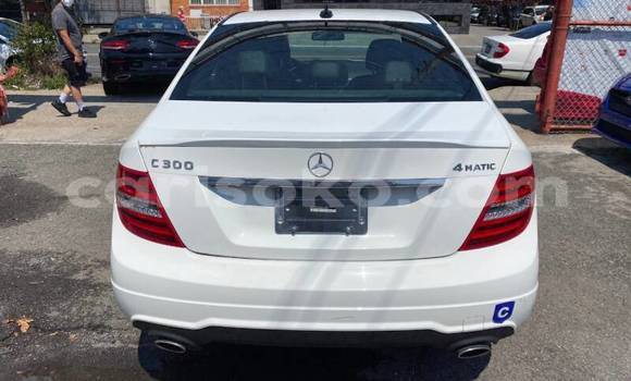 Sayi Na hannu Mercedes-Benz KOMPRESSOR Blanc Mota in Gicumbi a Rwanda Sayi Na hannu Mercedes-Benz KOMPRESSOR Blanc Mota in Gicumbi a Rwanda