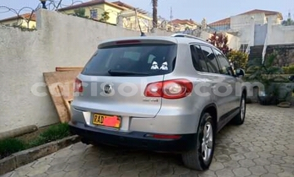 Sayi Na hannu Volkswagen Tiguan Gris Mota in Kigali a Rwanda Sayi Na hannu Volkswagen Tiguan Gris Mota in Kigali a Rwanda