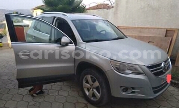 Sayi Na hannu Volkswagen Tiguan Gris Mota in Kigali a Rwanda Sayi Na hannu Volkswagen Tiguan Gris Mota in Kigali a Rwanda