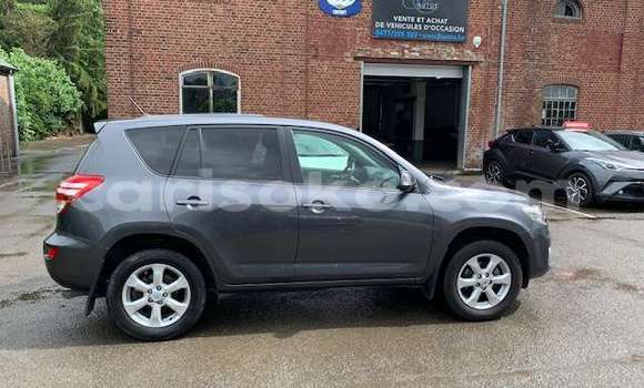 Sayi Na hannu Toyota RAV4 Beige Mota in Gicumbi a Rwanda Sayi Na hannu Toyota RAV4 Beige Mota in Gicumbi a Rwanda