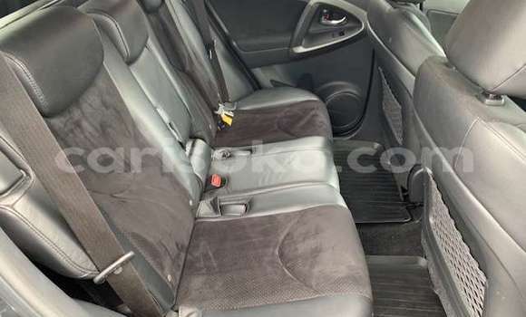 Sayi Na hannu Toyota RAV4 Beige Mota in Gicumbi a Rwanda Sayi Na hannu Toyota RAV4 Beige Mota in Gicumbi a Rwanda