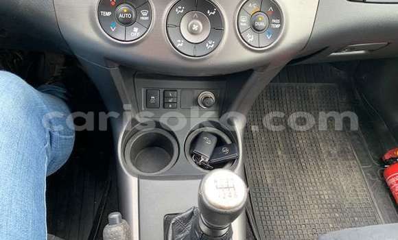 Sayi Na hannu Toyota RAV4 Beige Mota in Gicumbi a Rwanda Sayi Na hannu Toyota RAV4 Beige Mota in Gicumbi a Rwanda