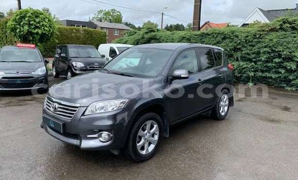 Sayi Na hannu Toyota RAV4 Beige Mota in Gicumbi a Rwanda Sayi Na hannu Toyota RAV4 Beige Mota in Gicumbi a Rwanda
