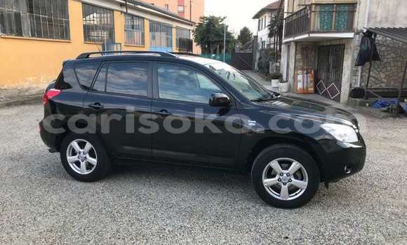 Sayi Na hannu Toyota RAV4 Noir Mota in Gicumbi a Rwanda Sayi Na hannu Toyota RAV4 Noir Mota in Gicumbi a Rwanda