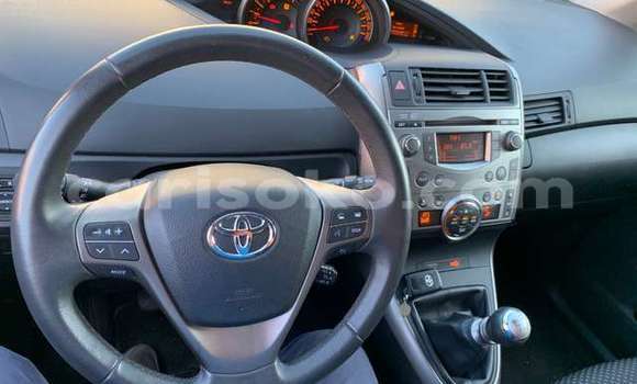 اشتري مستعمل Toyota Corolla Verso Beige سيارة في Gicumbi في Rwanda اشتري مستعمل Toyota Corolla Verso Beige سيارة في Gicumbi في Rwanda
