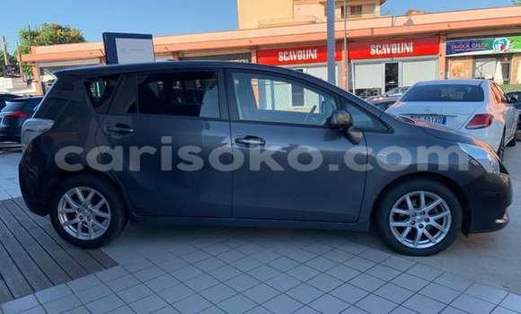 اشتري مستعمل Toyota Corolla Verso Beige سيارة في Gicumbi في Rwanda اشتري مستعمل Toyota Corolla Verso Beige سيارة في Gicumbi في Rwanda