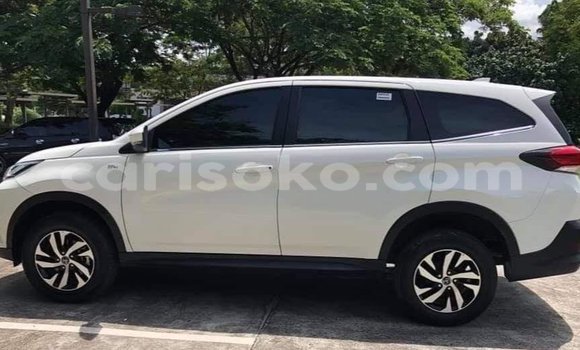 Acheter Occasion Voiture Toyota Rush Blanc à Gicumbi, Rwanda
