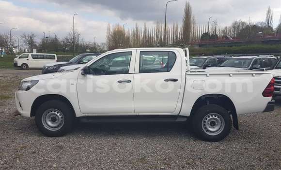 Buy Used Toyota Hilux White Car in Gicumbi in Rwanda Buy Used Toyota Hilux White Car in Gicumbi in Rwanda