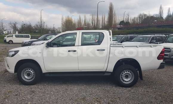 Buy Used Toyota Hilux White Car in Gicumbi in Rwanda Buy Used Toyota Hilux White Car in Gicumbi in Rwanda