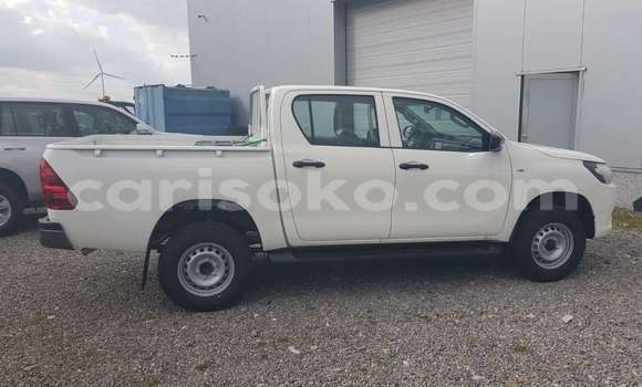 Buy Used Toyota Hilux White Car in Gicumbi in Rwanda Buy Used Toyota Hilux White Car in Gicumbi in Rwanda