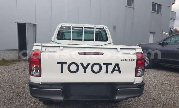 Buy Used Toyota Hilux White Car in Gicumbi in Rwanda Buy Used Toyota Hilux White Car in Gicumbi in Rwanda