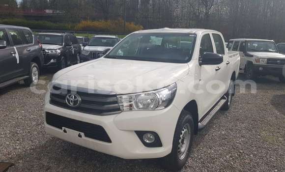 Buy Used Toyota Hilux White Car in Gicumbi in Rwanda Buy Used Toyota Hilux White Car in Gicumbi in Rwanda