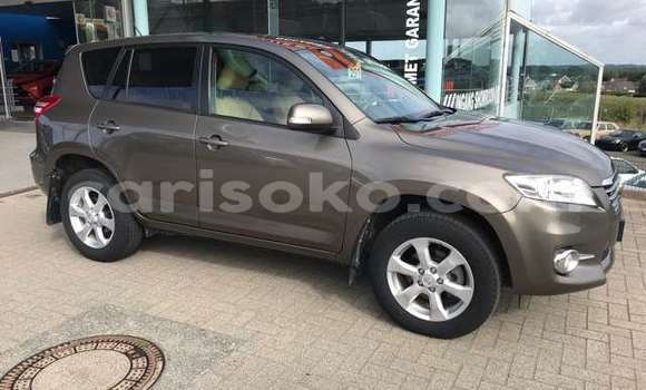 Sayi Na hannu Toyota RAV4 Marron Mota in Gicumbi a Rwanda Sayi Na hannu Toyota RAV4 Marron Mota in Gicumbi a Rwanda