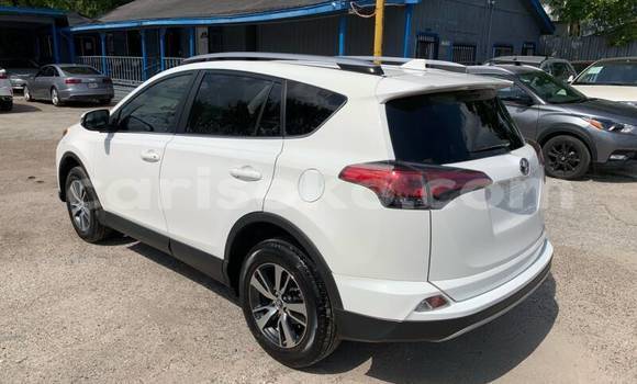 Buy Used Toyota RAV4 White Car in Gicumbi in Rwanda Buy Used Toyota RAV4 White Car in Gicumbi in Rwanda